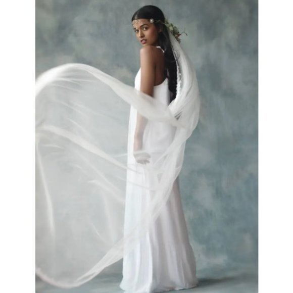 Custom Made Stunning Cathedral Veil (3Pc Veil & Garter Set) w/Flowers & Crystals - Picture 3 of 6